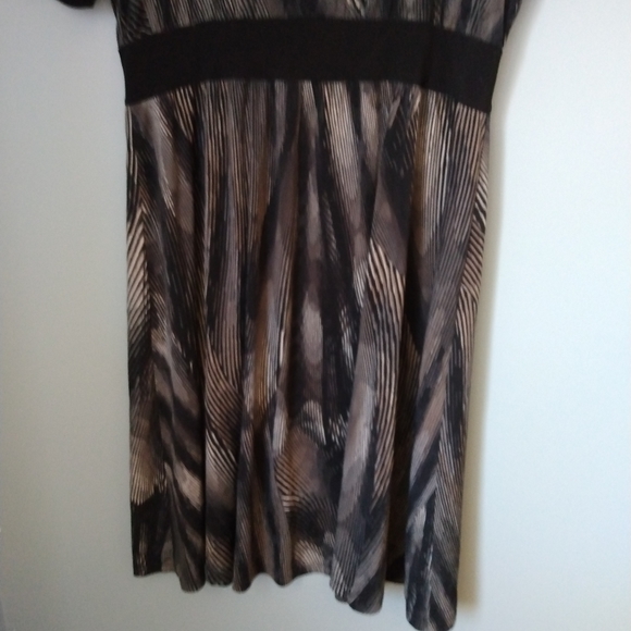 Stripes Easy Midi Dress by Mandala Size Large Stretchy Waistband Queen Anne Neck - Picture 4 of 4